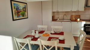 Η κουζίνα ή μικρή κουζίνα στο 1a Ferienwohnung Poel +20 φωτογραφίες