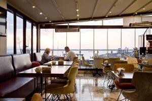 Un lugar para sentarse en Hotel Broken Column
