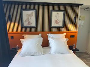 Voodi või voodid majutusasutuse Logis Hôtel Au Vieux Morvan "récemment rénové", au cœur de la Bourgogne, Piscine & Spa toas