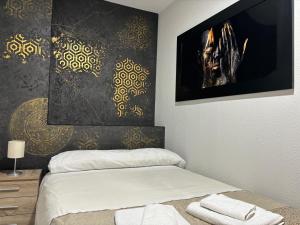 เตียงในห้องที่ Apartamento céntrico en Plaza San Miguel