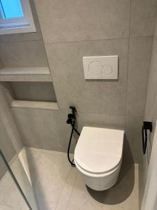 a bathroom with a toilet with two rings on the wall at Casa di Leonardo Elegant & Comfort in Bari