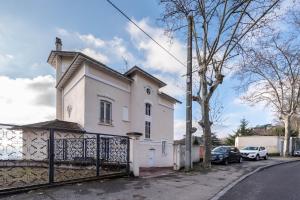 Gallery image of Le 360 - Appt vue panoramique sur Lyon in Sainte-Foy-lès-Lyon