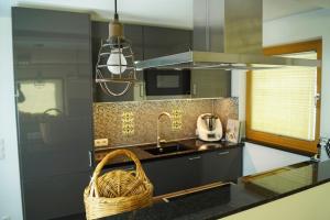 Kuchyň nebo kuchyňský kout v ubytování Das Ferienhaus in Achenkirch