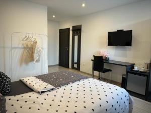 Ένα ή περισσότερα κρεβάτια σε δωμάτιο στο Vila GARUFA Wellness & Spa