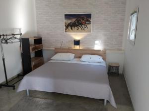 Postel nebo postele na pokoji v ubytování Apartment in Omiš with sea view, terrace, Wi-Fi (161-2)