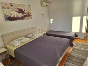 Posteľ alebo postele v izbe v ubytovaní Apartment Borak (161-1)