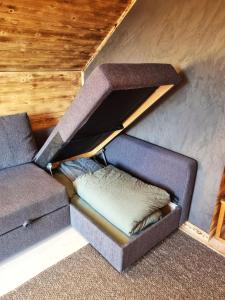 Posezení v ubytování Cozy Cabin Styled Loft