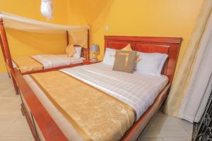 Postel nebo postele na pokoji v ubytování Fort Suites