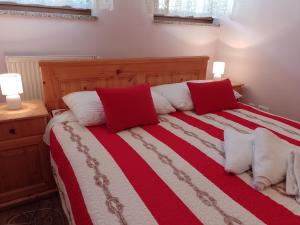 Postel nebo postele na pokoji v ubytování Apartman Centar Fužine