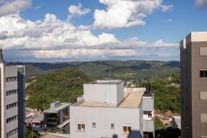 - une vue depuis le toit d'un bâtiment dans l'établissement WineAP - Pensando em Vinhos, à Bento Gonçalves