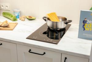 Φαγητό σε αυτό το διαμέρισμα ή κάπου εκεί κοντά