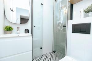 Ένα μπάνιο στο Puławska 11 -Prywatny apartament 4 osobowy w centrum Warszawy - Better Rental +82 φωτογραφίες