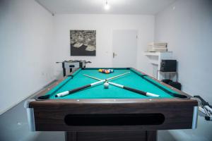 Biliár nebo kulečník v ubytování Villa Dada