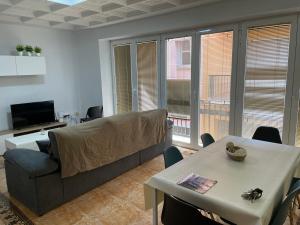 Μια τηλεόραση ή/και κέντρο ψυχαγωγίας στο PARRA HOME y Garaje, Algemesi Home
