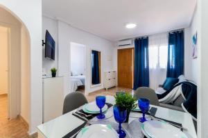 a dining room with a glass table and chairs at Espanatour CINUELICA III in Orihuela Costa