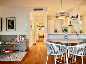 Kuchyň nebo kuchyňský kout v ubytování Portopiccolo Apartments Gemma nel Golfo di Trieste - with beach included