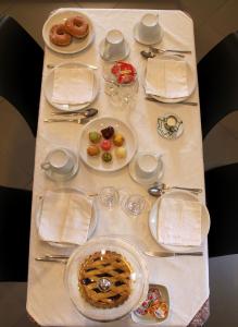 a table with plates of food on it at Expo Fiera Milano San Siro in Settimo Milanese