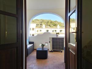A balcony or terrace at Le Melodie - Appartamenti con spazi esterni privati a Sos Alinos