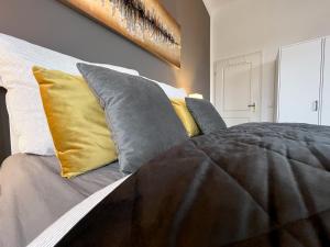 Un pat sau paturi într-o cameră la Wohnung in Radebeul