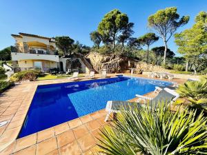 a villa with a swimming pool and a house at Aurea CostaBravaSi in Sant Feliu de Guíxols