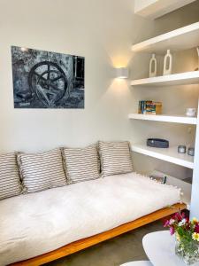 Posezení v ubytování Kynthia Suite - Escape to Seaside Makry Gialos