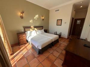 Posteľ alebo postele v izbe v ubytovaní Hotel Sierra de Ubrique