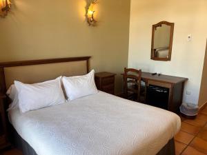 Posteľ alebo postele v izbe v ubytovaní Hotel Sierra de Ubrique