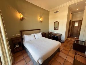 Posteľ alebo postele v izbe v ubytovaní Hotel Sierra de Ubrique