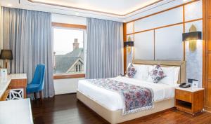 Voodi või voodid majutusasutuse Lemon Tree Hotel Srinagar toas