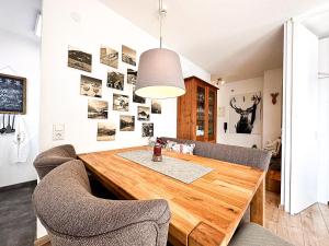 a dining room with a wooden table and chairs at Auszeit am Staufen in Oberstaufen