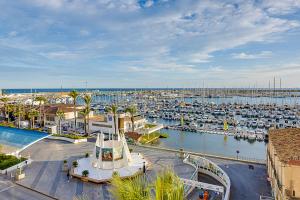 a marina with a bunch of boats in the water at Mi Patio in Torrevieja