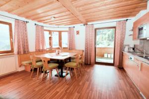 Una cocina o cocineta en Holzackerhof