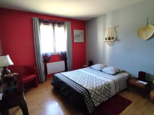 Postel nebo postele na pokoji v ubytování Chambre Génissieux, vue sur Vercors