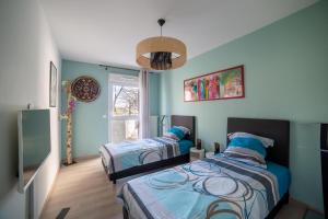 Postel nebo postele na pokoji v ubytování Lumineux avec terrasse au calme en hyper centre.