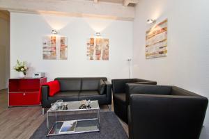 a living room with two couches and a table at Domizil am Hang App A04 in Heringsdorf
