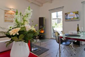 a living room with a vase with flowers in it at Domizil am Hang App A04 in Heringsdorf