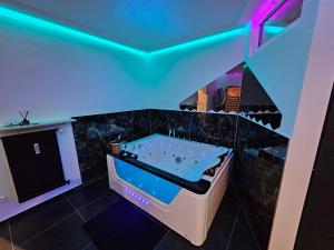 Fotografie z fotogalerie ubytování Magnifique Suite Spa Luxembourg v destinaci Differdange