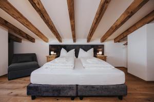 A bed or beds in a room at Alpin Chalet Samer Apt Fürstenblick