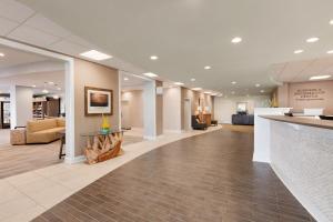 a lobby of a hospital with a waiting room at Surfside Beach Oceanfront Hotel in Myrtle Beach
