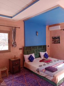Rúm í herbergi á Riad Atlas Garden