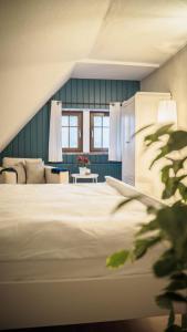 Un pat sau paturi într-o cameră la Ferienwohnung am Berg Oybin