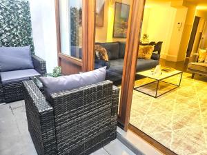 Posezení v ubytování a2bstays Fitzrovia Suite