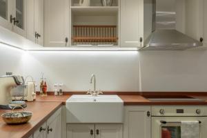 Kuchyň nebo kuchyňský kout v ubytování a2bstays Fitzrovia Suite