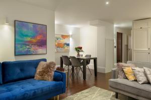Posezení v ubytování a2bstays Fitzrovia Suite