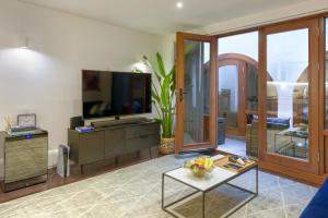 TV a/nebo společenská místnost v ubytování a2bstays Fitzrovia Suite