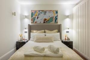 Postel nebo postele na pokoji v ubytování a2bstays Fitzrovia Suite