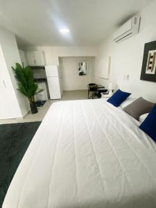 Postel nebo postele na pokoji v ubytování Cabarete Kite Beach Rooms & Condos