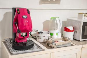 a pink mixer sitting on top of a kitchen counter at La casa dei nonni in Cisternino
