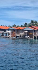 a building on a dock in the water at Cabañas sobre el mar en San Blas Narasgandub. in Nusatupo