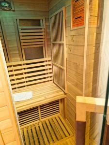 an empty sauna in a house with wooden walls at Kreischberg 14b - Chalet direkt am Skilift in Sankt Lorenzen ob Murau
